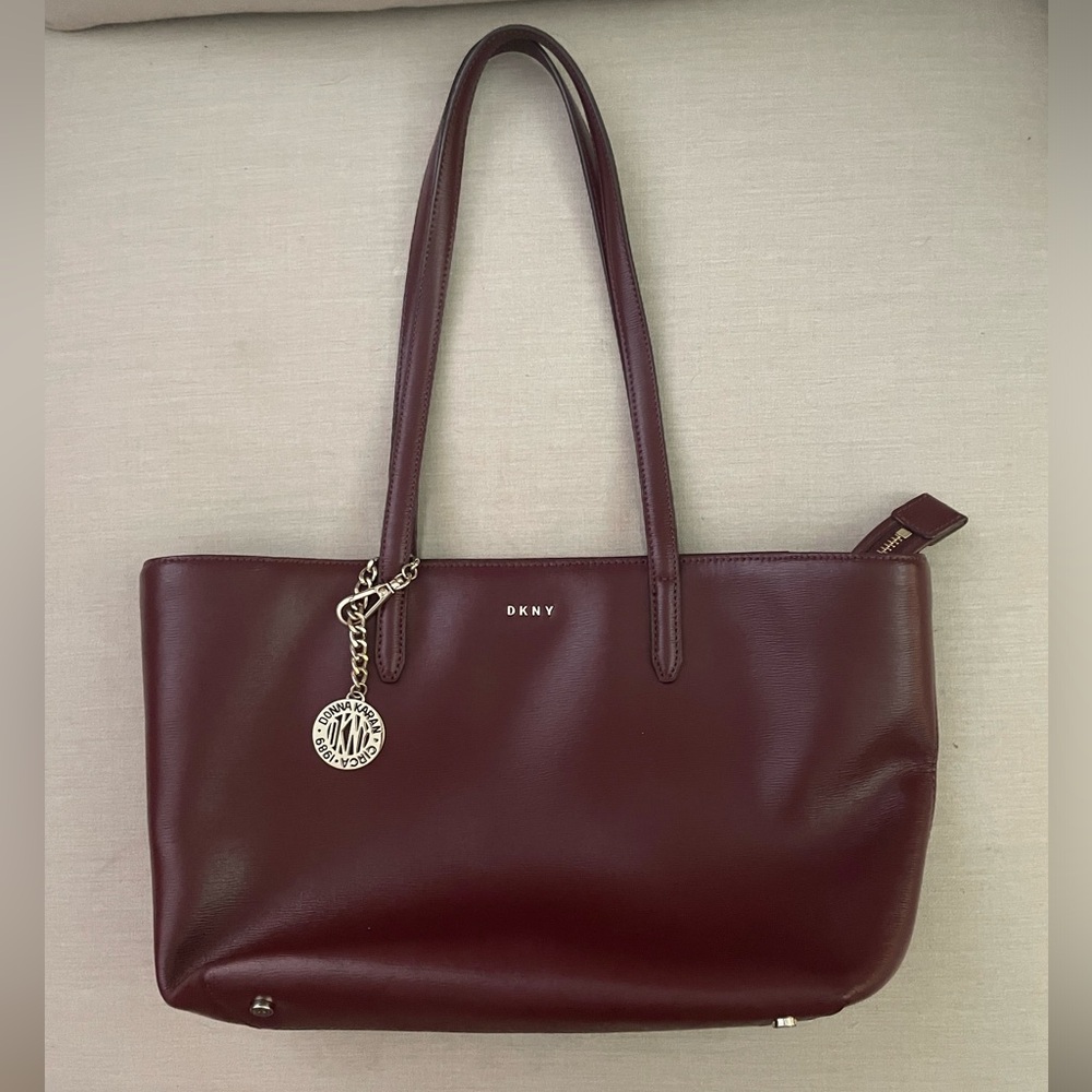 Women’s DKNY Medium Burgundy Zippered Tote Purse